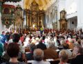 Viele, viele Menschen in der Basilika