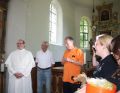 Übergabe der herausgeputzten Kaplle an Stadtpfarrer und Kirchenpfleger